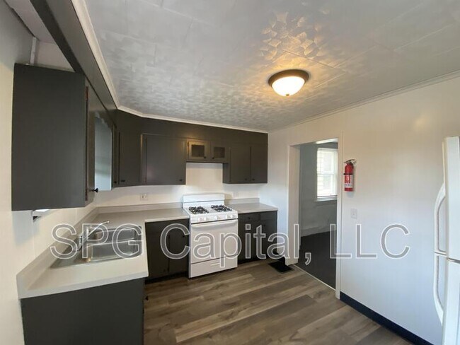 Building Photo - 336 S Second St