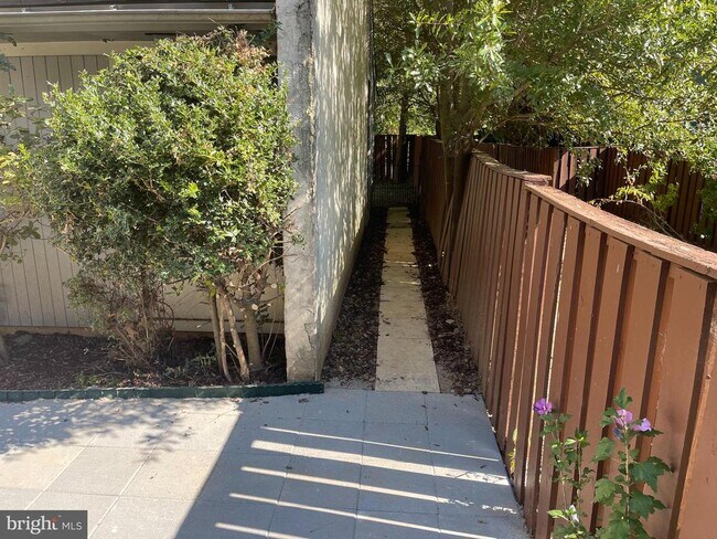 Building Photo - 2232 Southgate Square