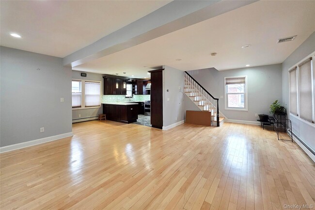 Building Photo - 18 Prospect St