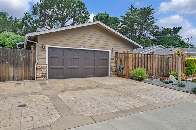 Building Photo - 2320 Rollingwood Dr