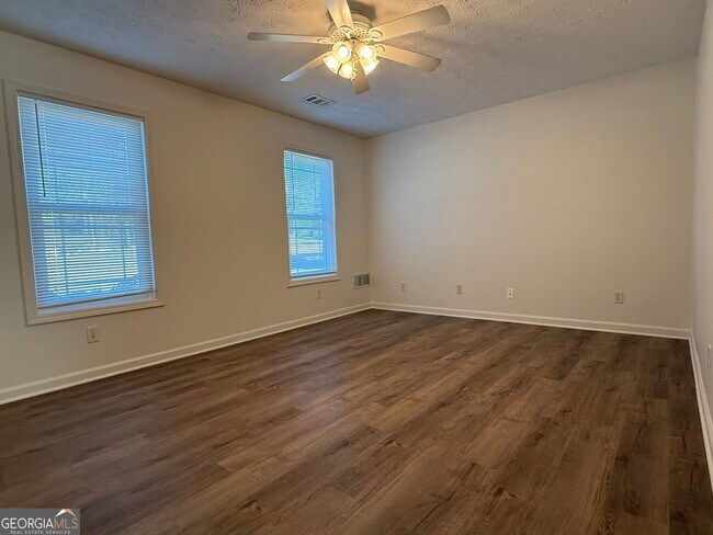 Building Photo - 160 2nd St