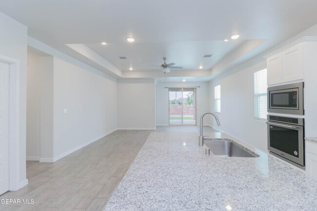 Building Photo - 12832 Haxby St