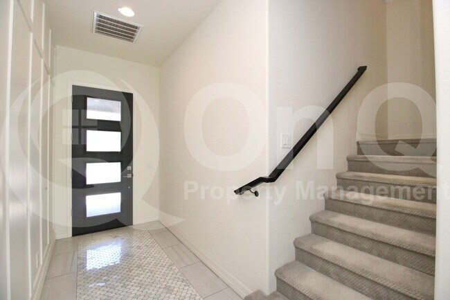 Building Photo - 7330 E Vista Bonita Dr