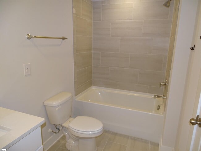 Building Photo - 146 Bromes Wy