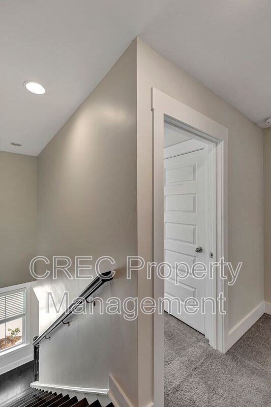 Building Photo - 7811 Park Gate Dr