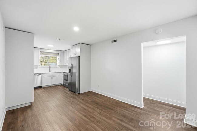 Building Photo - 2900 Heathstead Place