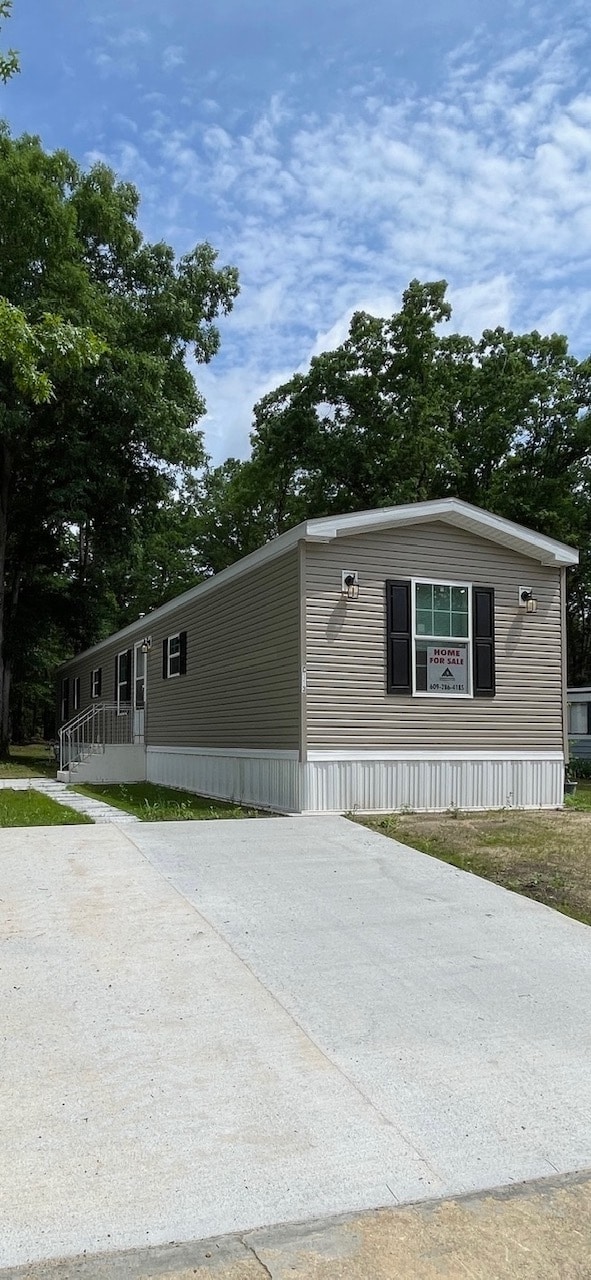 Building Photo - 113 Chalet Ln