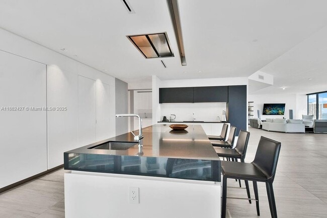 Building Photo - 1000 Biscayne Blvd