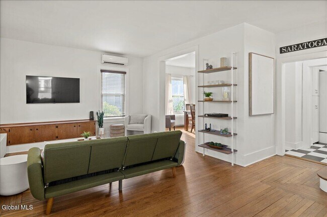 Building Photo - 162 Lake Ave