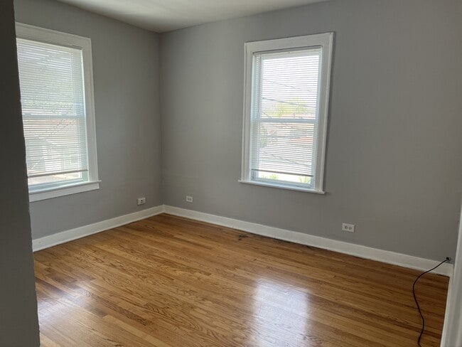 Building Photo - 1240 W 90th St