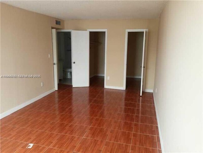 Building Photo - 492 NW 165th St