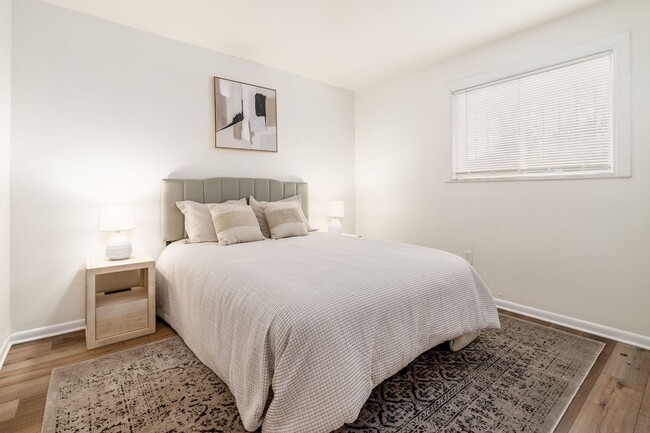 Building Photo - 2 Bed 1 Bath Apartment in Columbus!