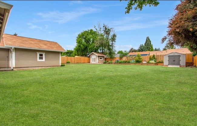 Building Photo - 9810 NE 3rd St