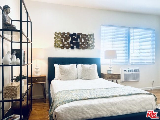 Building Photo - 1860 Alexandria Ave