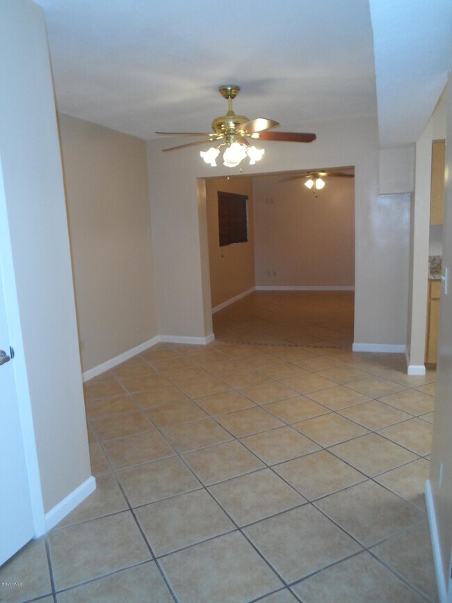 Building Photo - 2416 N Tropical Trail