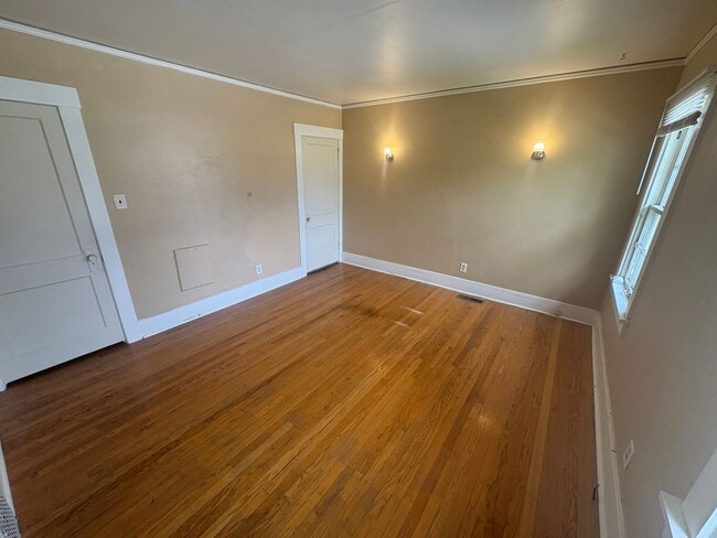 Building Photo - 1 Bedroom, 1 Bathroom Home Near the Historic District