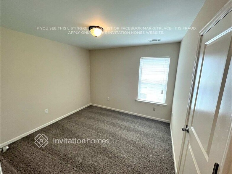 Building Photo - 2445 Valley Creek Dr