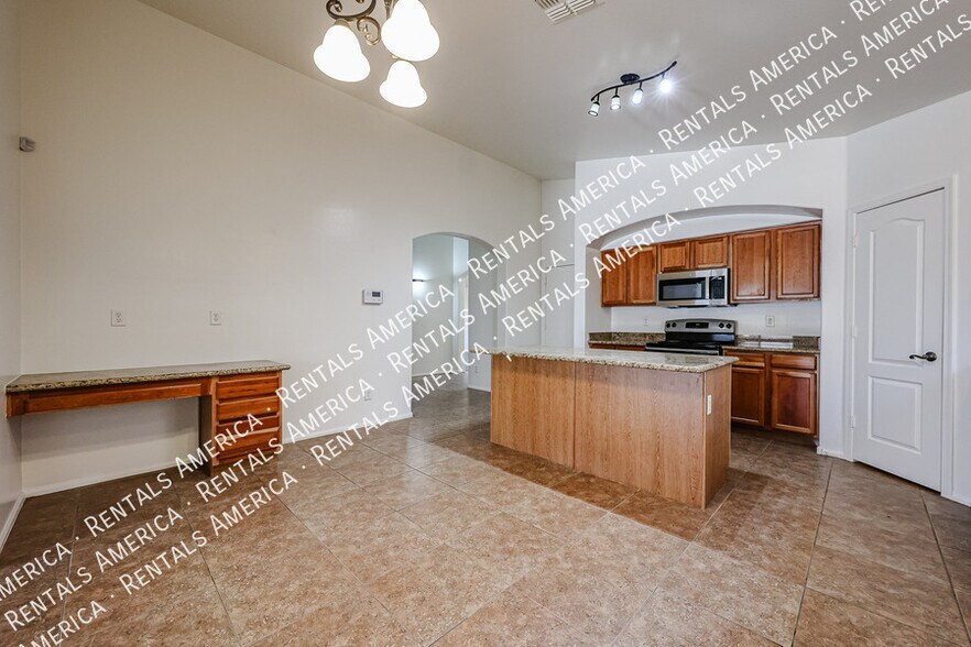 Building Photo - 41103 W Thornberry Ln