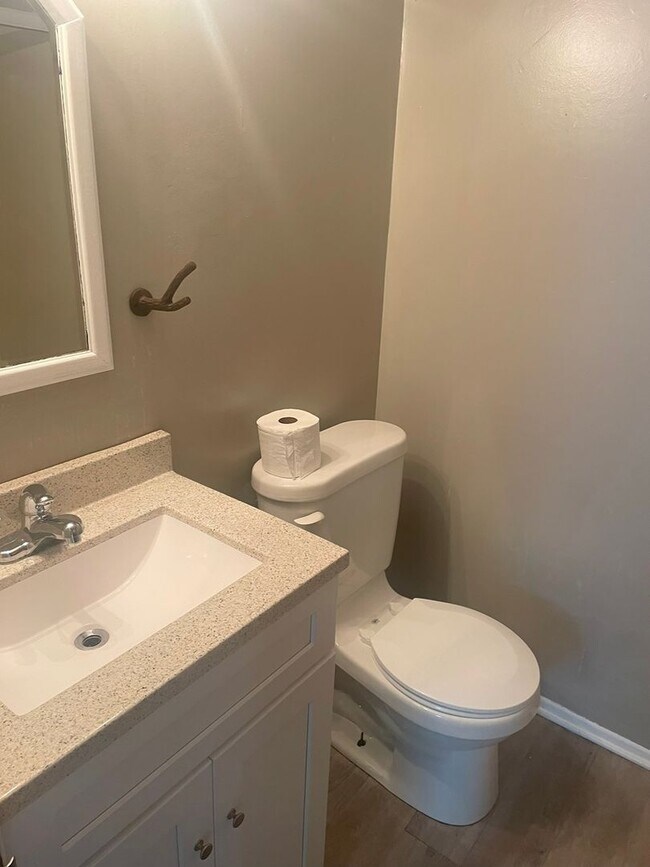 Building Photo - 6225 Willowcrest Dr