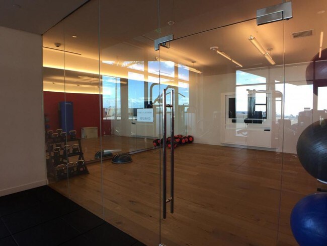 Building Photo - 1001 Queen St