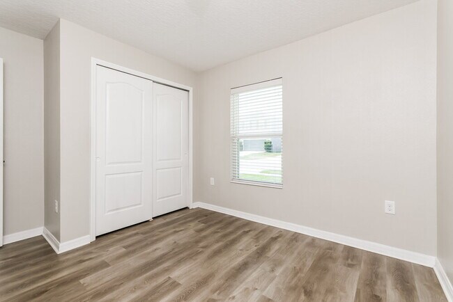 Building Photo - 295 Lake Lucerne Way