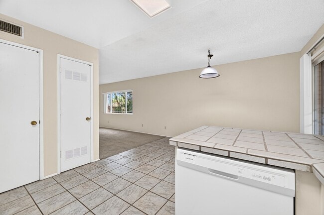 Building Photo - 510 W Cll Lago