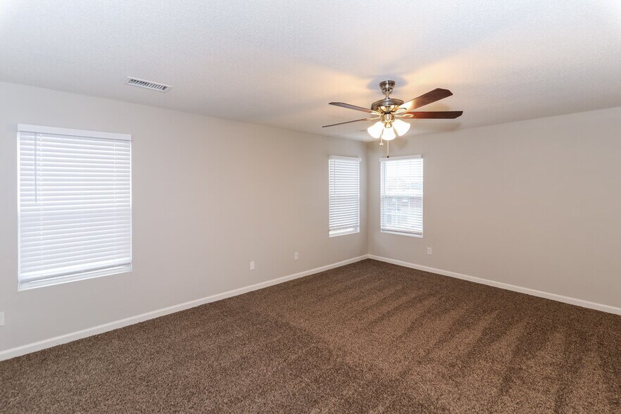 Building Photo - 9999 Chariden Dr