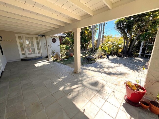 Building Photo - Most Charming Home in La Costa