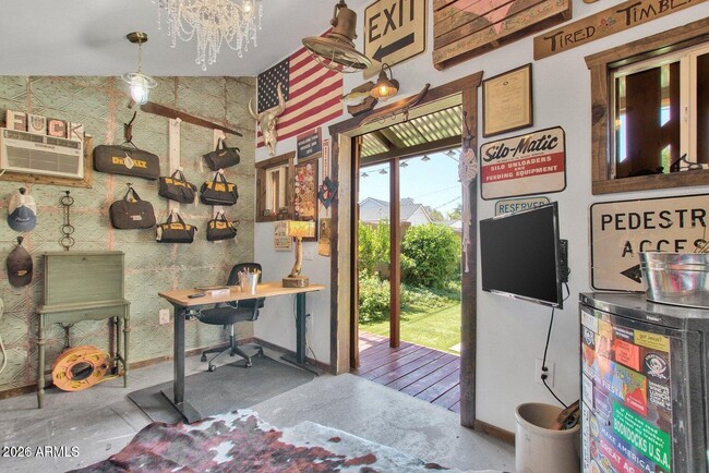 Building Photo - 6621 E 4th St