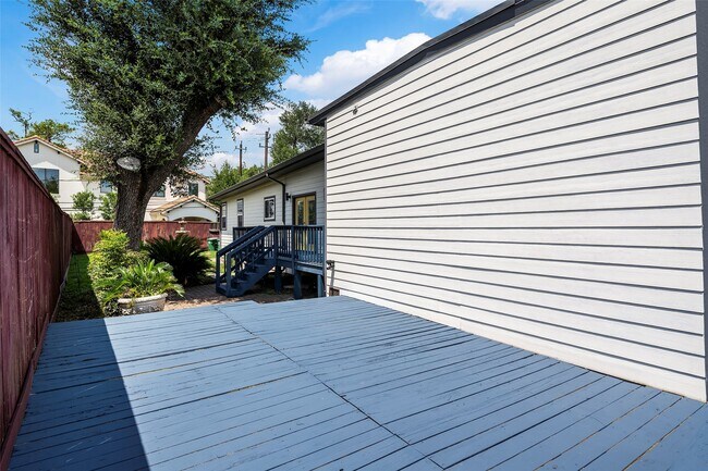 Building Photo - 12903 Figaro Dr