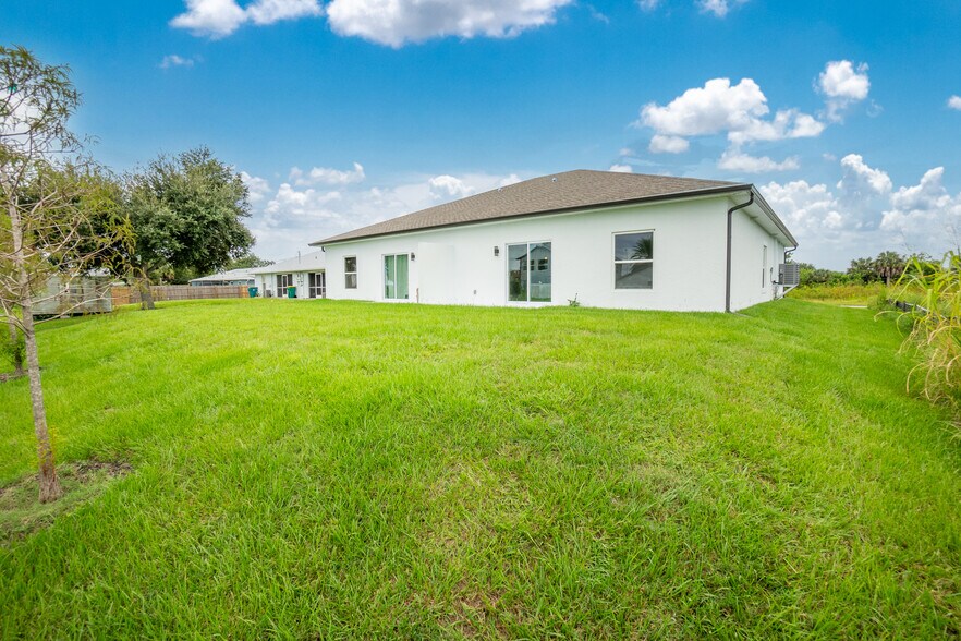 Backyard & Lanai - 10410 Pendleton Ave