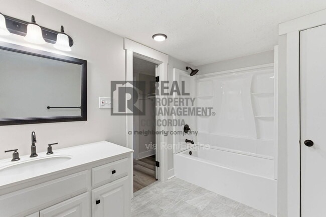 Building Photo - 6548 Old Clarksville Pike