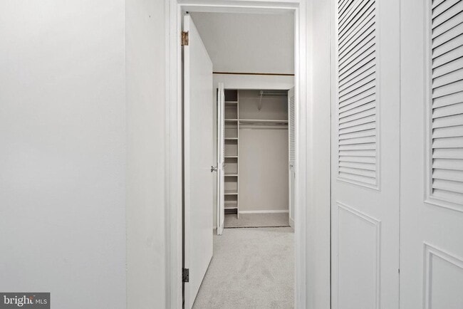 Building Photo - 4600 S Four Mile Run Dr