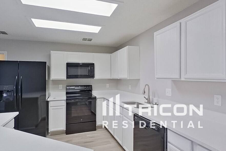 Building Photo - 2208 Capstan Dr