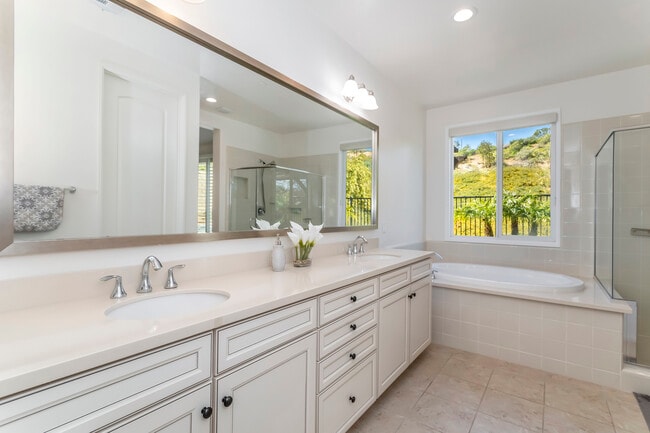 Building Photo - 28629 Farrier Dr