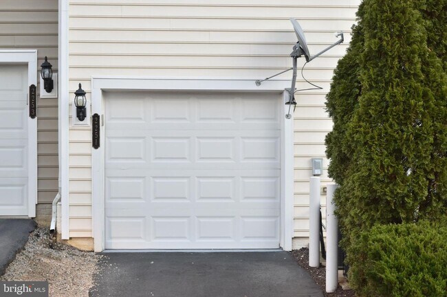 Building Photo - 2251 Oberlin Dr