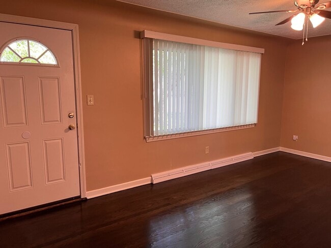 Building Photo - 926 N Ward Ave