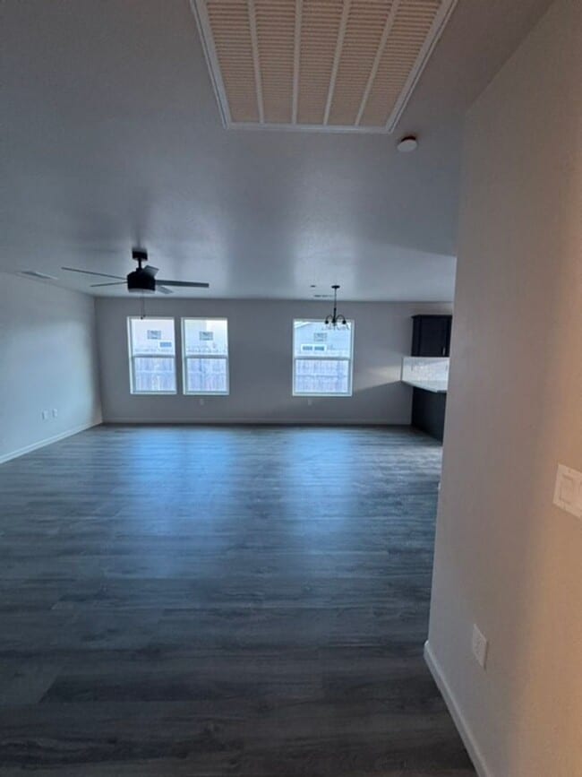 Building Photo - 2395 Oakmont Cir