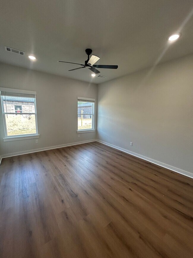 Building Photo - 621-623 Cosmos St