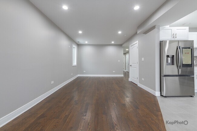 Building Photo - 3044 W Irving Park Rd