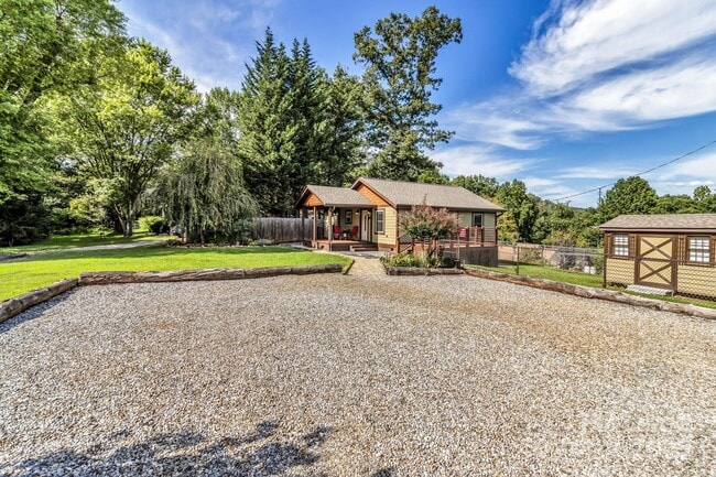 Building Photo - 150 Oak Hill Rd