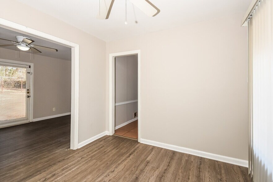 Building Photo - 1642 Pine Cir