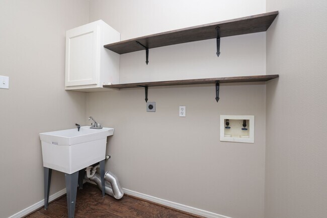 Building Photo - 105 Lawrence Marshall Dr