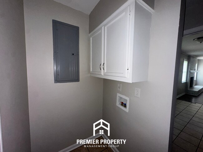 Building Photo - Beautiful 3BR/2BA Bartlett Home | 1,608 Sq Ft, Fireplace & Fenced Yard with Covered Patio