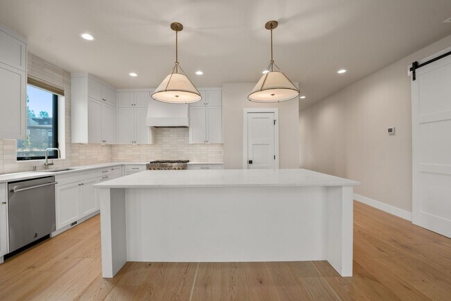 Building Photo - 2971 NW Polarstar Ave