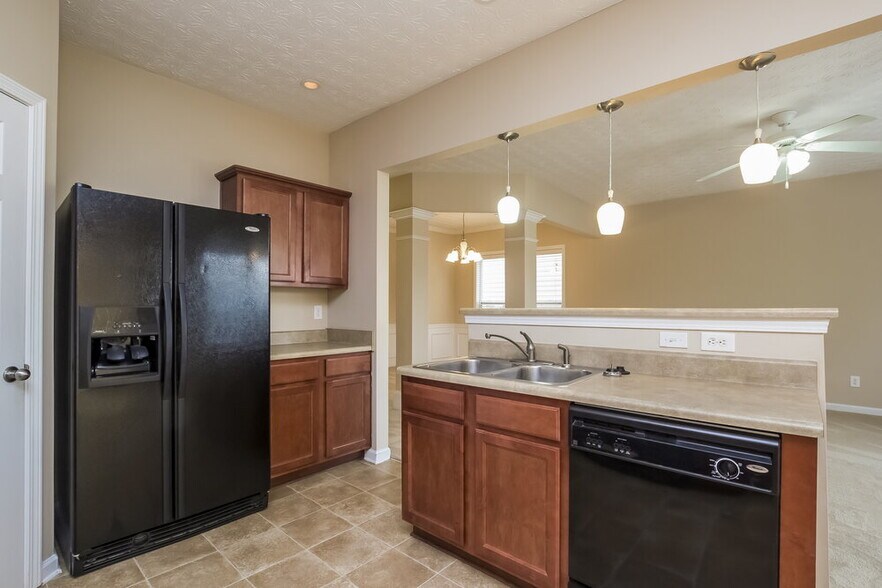 Building Photo - 900 Gardenia Curve