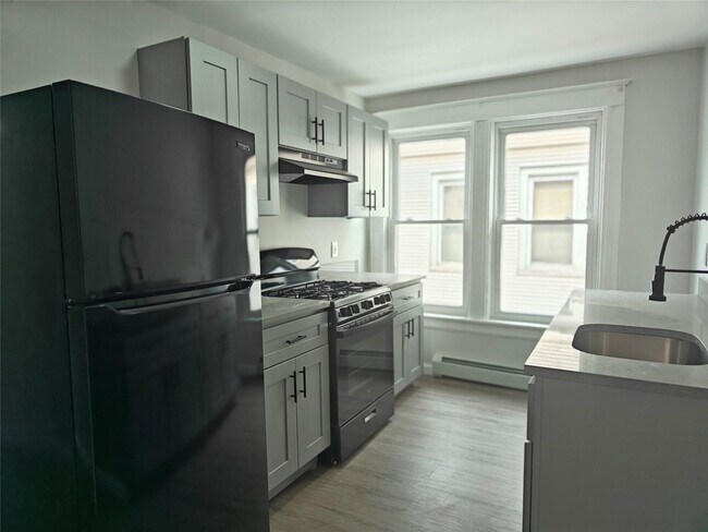 Primary Photo - 372 Mansion St