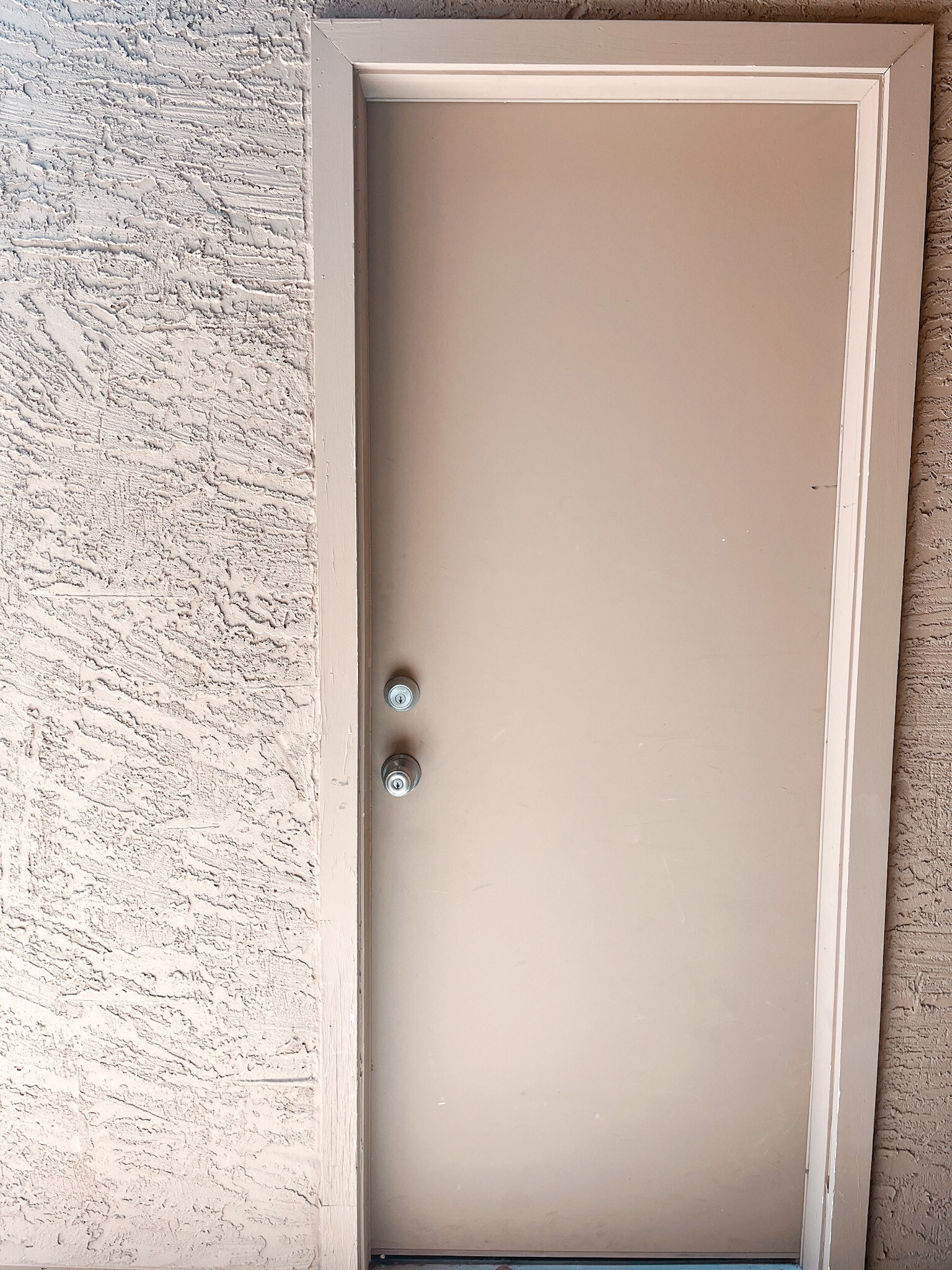 Entrance to garage across from front door - 1915 N Scovel St