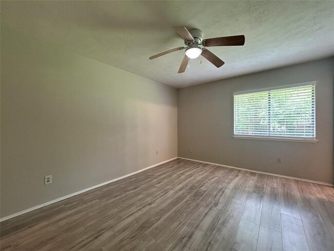 Building Photo - 711 Stonewall Dr