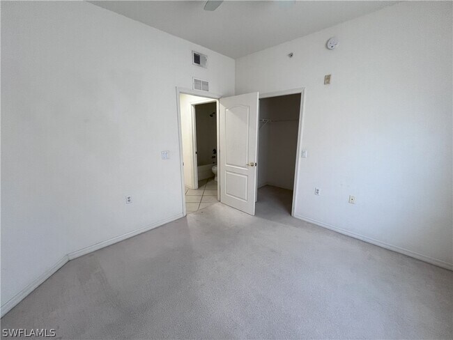 Building Photo - 8450 Kingbird Loop